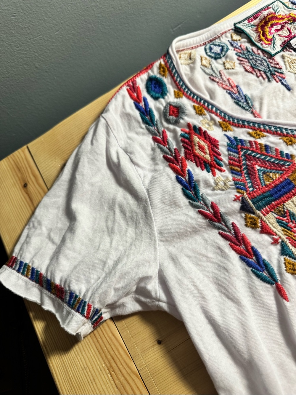 JOHNNY WAS Embroidered V-Neck White Women’s Top with Multicolor Aztec Stitching - Picture 7 of 11